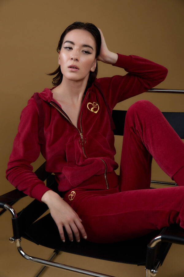 LE TRENIRKA VELVET CRVENA