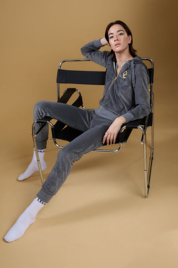 LE TRENIRKA VELVET SIVA