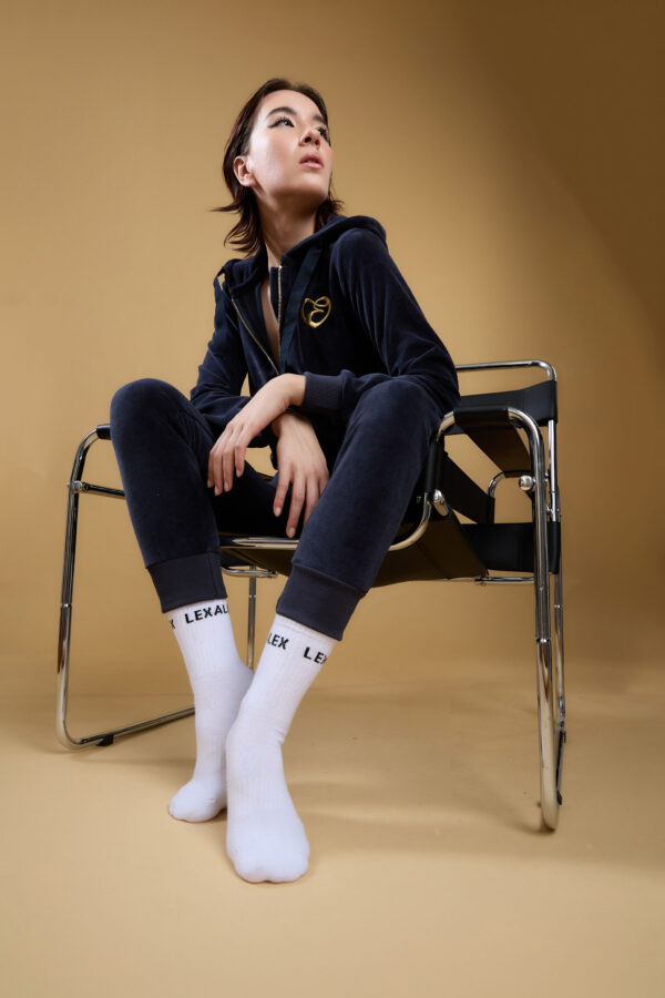LE TRENIRKA VELVET PLAVA